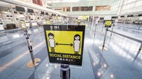 Sertifikasi Peringkat Keamanan Bandara Covid-19 Bintang 5 ini diberikan kepada bandara tersebut bukan tanpa alasan. Sebagai salah satu pintu masuk para atlet, pelatih dan ofisial dari berbagai negara dunia yang hendak bertanding di Olimpiade Tokyo 2020, Bandara Haneda dinilai mampu memberikan rasa aman dan nyaman bagi para penumpangnya saat mendarat di bandara itu di kala pandemi COVID-19 belum usai. Getty Images/Yuichi Yamazaki