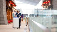 Peringkat Keamanan COVID-19 ini juga menjadi jaminan lingkungan aman untuk staf dan pelanggan yang keluar masuk bandara. Apalagi di tengah kegiatan Olimpiade Tokyo 2020 nanti. Getty Images/Yuichi Yamazaki.