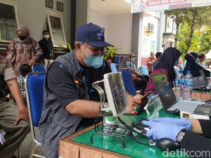 Pelatih Persela Lamongan Dibikin Grogi Vaksin COVID-19