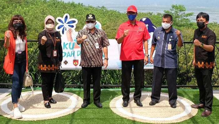 Program vaksinasi di Kampoeng Kopi Banaran.