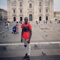 Ekspresi kocak Khaby Lame mungkin pernah muncul saat kamu membuka TikTok. Khaby dikenal sebagai kreator yang sering membuat video kocak. Pria asal Italia tersebut baru-baru ini sukses membalap Addison Rae dan menjadi orang kedua dengan follower terbanyak. Foto: Instagram @khaby00