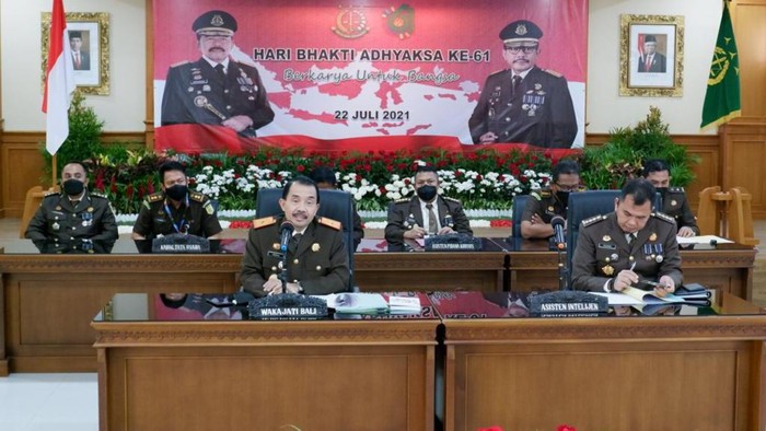 Konferensi pers kasus gratifikasi eks Sekretaris Daerah (Sekda) Kabupaten Buleleng, DKP