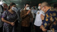 Sebanyak 500 ribu masker medis produksi Aice Group ini disebar ke Jabodetabek, Bandung, Semarang, Solo, Yogyakarta dan Surabaya.