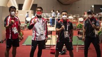 Para atlit angkat besi terdiri dari Eko Yuli Irawan (61 kg putra), Deni (67 kg putra), Rahmat Erwin Abdullah (73 kg putra), Windy Cantika Aisah (49 kg putri), Nurul Akmal (+87 kg putri).