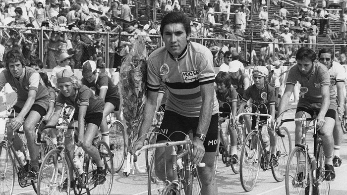 Leganda Balap Eddy Merckx Belgian racing cyclist Eddy Merckx on his way to victory in the Escalada a Montjuic road race, Barcelona, Spain, 27th September 1972. (Photo by Keystone/Hulton Archive/Getty Images)