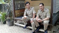 Di lokasi syuting, Alino terkenal sebagai sosok yang ramah. Ia sering menghabiskan waktu bersama beberapa lawan mainnya, sambil menikmati es teh manis. Foto: Instagram Alino Octavian