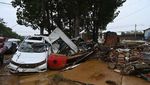 Dahsyatnya Banjir China: Mobil Hanyut di Jalanan, Tumpang-tindih Tak Karuan