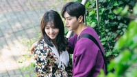 Mereka lalu sering bertemu karena ternyata Park Jae Eon dan Yu Na Bi satu kampus. (Foto: dok. Instagram @jtbcdrama) 