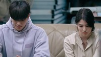Yu Na Bi sudah baper pada Park Jae Eon sejak pertemuan pertama mereka. Kala itu Yu Na Bi baru saja putus cinta. (Foto: dok. Instagram @jtbcdrama) 