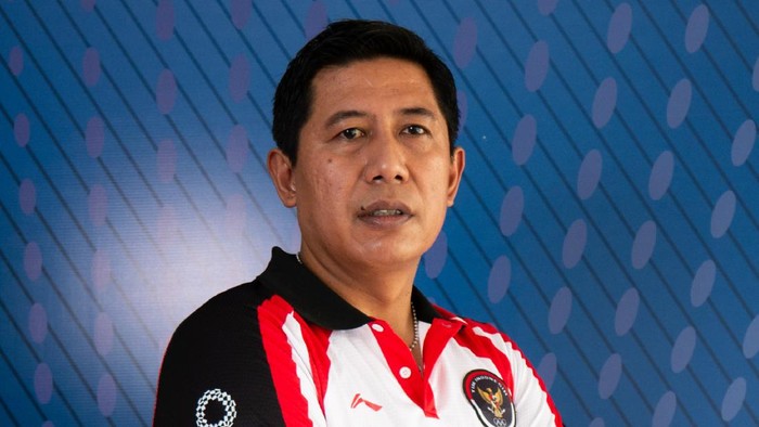 Pelatih ganda campuran, Nova Widianto.