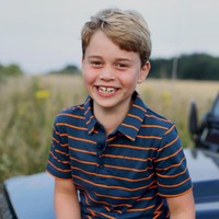 2. Pangeran GeorgePosisi kedua ditempati oleh calon raja Inggris, Pangeran George. Meski masih jauh dari tahta, anak pertama Pangeran William itu diprediksi sudah memiliki kekayaan sebesar $3 miliaran atau sekitar Rp 42 triliunan. Foto: Instagram: @dukeandduchessofcambridge