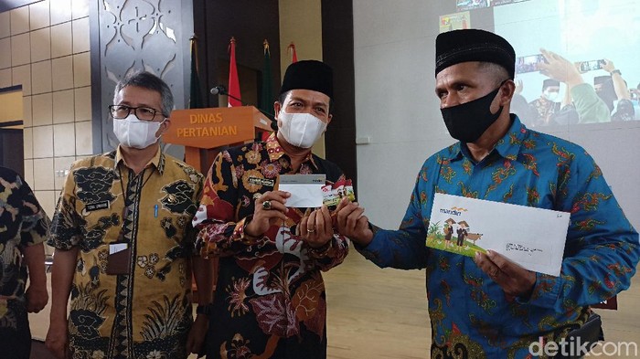 Peluncuran kartu tani Si Bedas di Kabupaten Bandung
