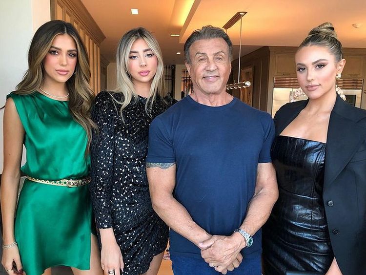 10 Potret 3 Putri Sylvester Stallone yang Makin Cantik