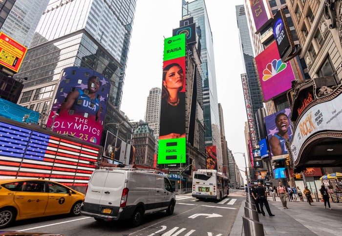 Raisa di Times Square, New York, Amerika Serikat.
