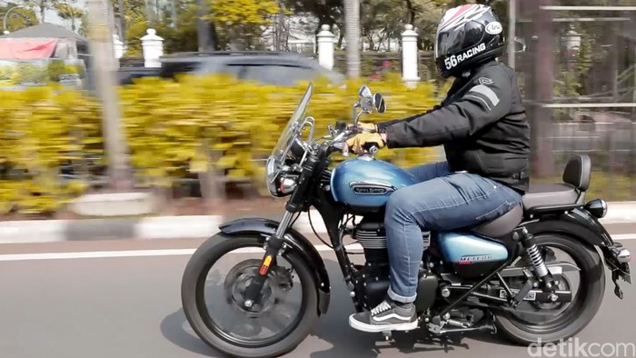 Royal Enfield Meteor 350 Supernova