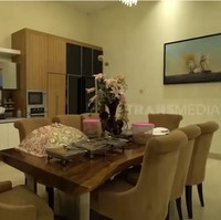 Rumah mewah Klaviera ini dibangun di atas tanah seluas 400 m2. Dan luas bangunan dari rumah tersebut 1.000 m2 lebih. Biaya pembangunan rumahnya mencapai lebih dari Rp 30 miliar. Foto: Dok. SOBAT MISQUEEN Trans 7, Instagram @ klavierastephanie