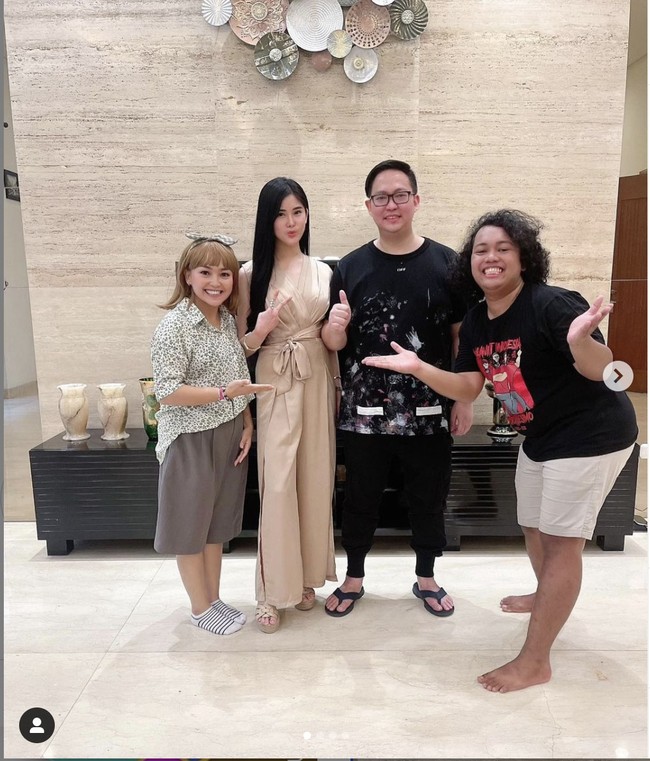 Sosok Klaviera Stephanie populer di media sosial. Dia memiliki lebih dari 112 ribu followers di Instagram dan kerap mengunggah  foto penampilan mewahnya Foto: Dok. SOBAT MISQUEEN Trans 7, Instagram @ klavierastephanie