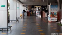 Di luar itu, selain penerbangan komersial, Bandara Husein Sastranegara tetap melayani penerbangan VIP, pemeliharaan pesawat dan juga operasi militer dari Lanud.