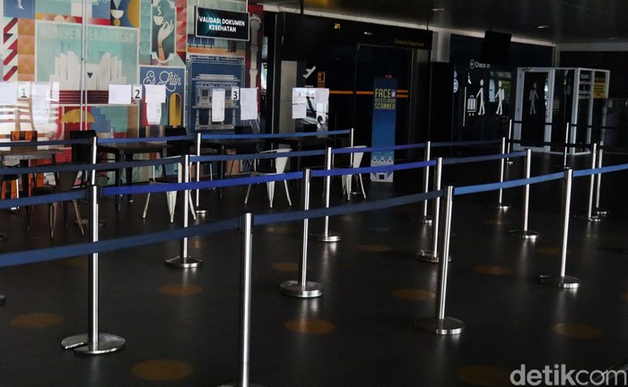 Maskapai penerbangan yang beroperasi di Bandara Husein Sastranegara Bandung membatalkan seluruh jadwal keberangkatan. Hal ini karena sepinya penumpang.