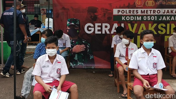 Vaksinasi di SD 01 Pulo Duri (Karin Nur Secha/detikcom)