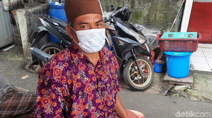 Warga Sawah Besar curhat bansos pemerintah dinilai kurang (Yogi Ernes/detikcom)