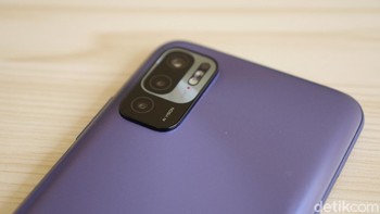 Kamera belakangnya ada tiga, yaitu kamera utama 48MP, kamera makro dan depth sensor 2MP. Foto: detikINET/Anggoro Suryo Jati