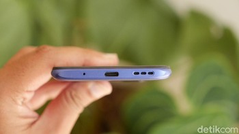 Bagian bawah terdapat port USB Type C dan speaker. Foto: detikINET/Anggoro Suryo Jati
