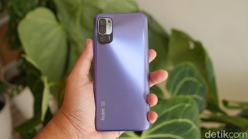 Ditenagai Mediatek Dimensity 700 yang dipadukan dengan RAM LPDDR4X dan storage UFS 2.2. Foto: detikINET/Anggoro Suryo Jati