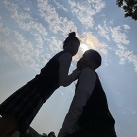 Oh Ha Rin (pemain Yeri) yang ceria mulai berubah setelah kematian Ji Seo Jun (pemain Hongseok). Alur cerita Blue Birthday menggambarkan rasa sakitnya mengenang insiden 10 tahun lalu. Foto: dok Instagram yerimiese