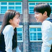 Yeri Red Velvet dan Hongseok PENTAGON membintangi web drama Blue Birthday, yang telah dinanti-nanti penggemar. Keduanya dikisahkan sebagai sahabat yang saling suka.  Foto: dok PLAYLIST