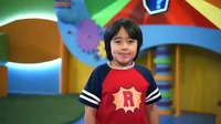 Ryan Kaji Has - Rp 434 miliar Seorang YouTuber anak berusia 8 tahun, mengulas mainan untuk 29,1 juta pelanggannya di Ryan ToysReview. Ryan memperoleh US$ 22 juta pada 2018 dan US$ 26 juta pada 2019. Dia disebut memiliki kekayaan US$ 30 juta atau setara dengan Rp 434 miliar. Dia juga memiliki kekayaan dengan total aset US$100 juta. Twitter/@thetimeline256  