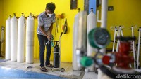 Agen tersebut menerapkan sistem pembayaran secara sukarela bagi para warga yang melakukan isi ulang oksigen. 