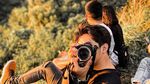 Gaya Keren Arbani Yasiz yang Pernah Jadi Koki dan Doyan Ngopi