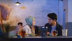 Gaya Keren Arbani Yasiz yang Pernah Jadi Koki dan Doyan Ngopi