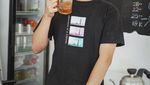 Gaya Keren Arbani Yasiz yang Pernah Jadi Koki dan Doyan Ngopi
