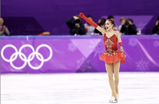 Alina Zagitova adalah skater dengan segudang prestasi. Dia pernah memenangkan Olimpiade 2018, Kejuaraan Dunia 2019 dan Kejuaraan Eropa 2018. Wanita 18 tahun ini juga membawa medali perak untuk tim Rusia pada Olimpiade Musim Dingin 2018. Foto: Instagram