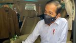 Jokowi Blusukan Cek Obat di Apotek Bogor