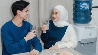Bulan ramadhan kemarin, Dinda tetap berpuasa. Ia memastikan nutrisinya tetap terpenuhi dengan mengonsumsi makanan dan minum sehat.
