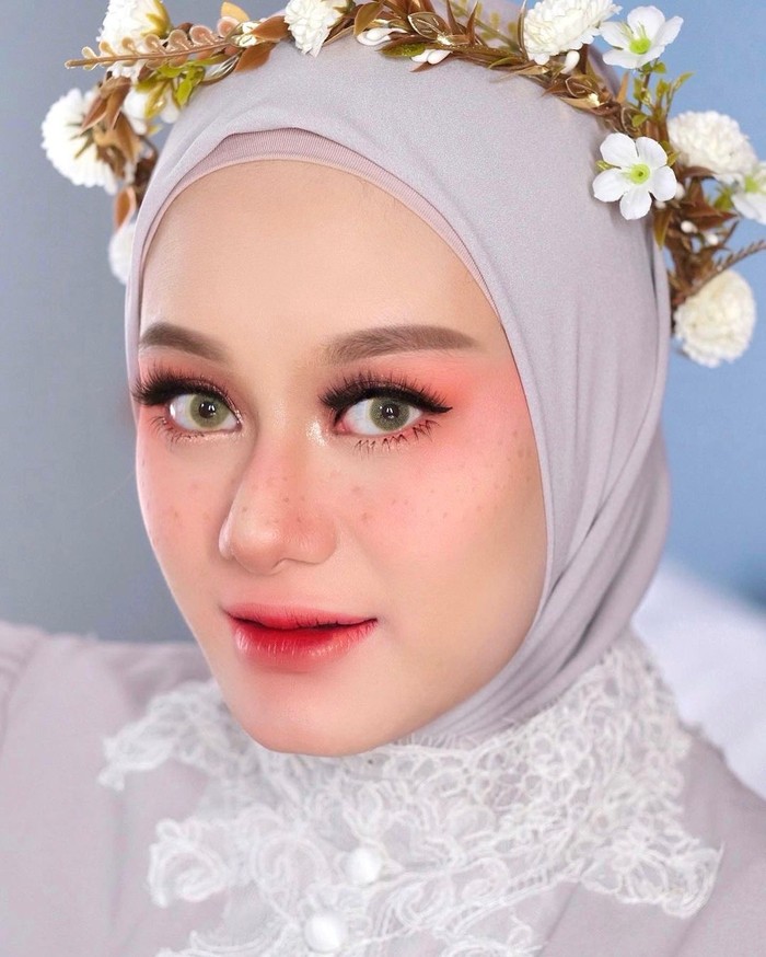 Cantiknya Dinda Hauw Saat Belajar Masak dan Pose OOTD di Kafe Cantiknya Dinda Hauw Saat Belajar Masak dan Pose OOTD di Kafe