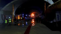 Profesor Lee Kuan Yew School of Singapore, Eduardo Araral mengungkapkan pemerintah China harus melakukan evaluasi jika proyek infrastruktur turut mempengaruhi cuaca ekstrem saat ini yang berujung banjir di China. Chinatopix via AP.
