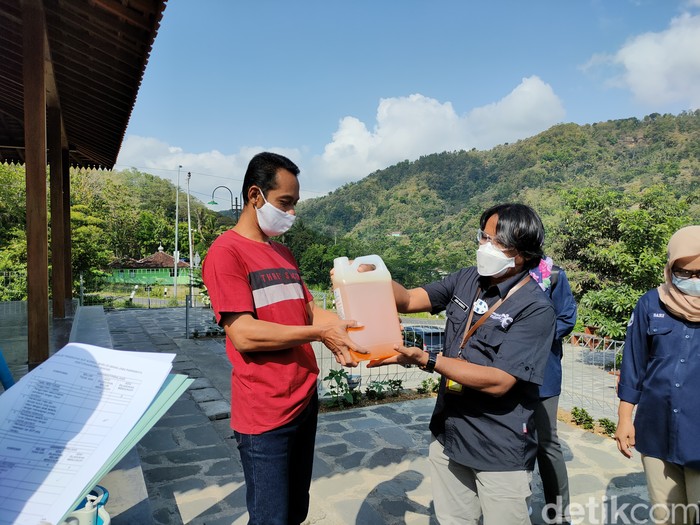 Dinas Pariwisata Kulon Progo saat melakukan pengecekan CHSE di tempat wisata