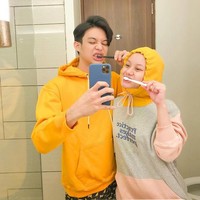 Walaupun Dinda Hauw sempat mendapatkan cibiran karena penampilan naturalnya tanpa makeup, namun istri dari Rey Mbayang itu terlihat tak mau ambil pusing. Baik Dinda maupun Rey tampak tidak memberikan komentar apapun mengenai hal tersebut. Foto: Instagram