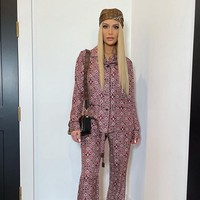 Dari atas kepala sampai ujung kaki, Dorit Kemsley menggunakan item dari Louis Vuitton. Foto: Instagram