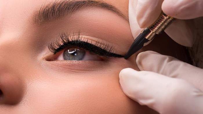 Stamp liner, eyeliner berbentuk stamp.