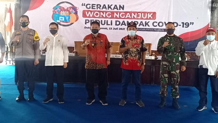 Dalam delapan hari, kasus COVID-19 di Nganjuk tambah 2.800. Beberapa dokter menyebut itu varian Delta, seperti yang disampaikan Plt Bupati Nganjuk Marhaen Djumadi.