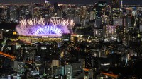 Meski tanpa penonton, pembukaan Olimpiade Tokyo berjalan dengan meriah. AP/Kiichiro Sato  