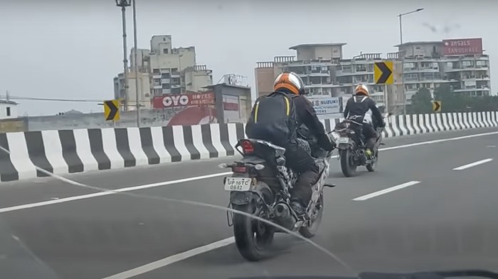 Generasi terbaru Yamaha R15 sedang dites di jalanan India