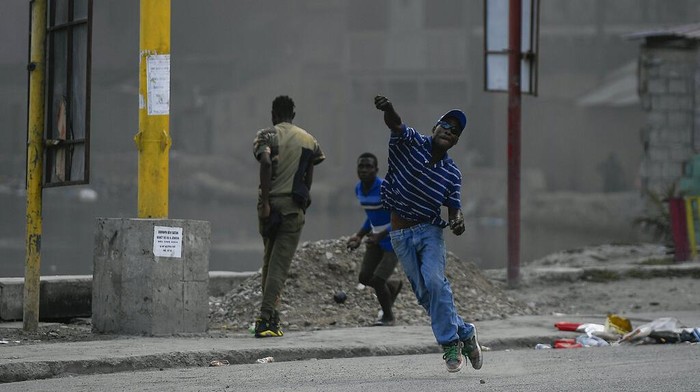 Haiti President Killed Demonstrasi setelah upacara peringatan untuk Presiden Jovenel Moise berubah menjadi kekerasan. Pengunjuk rasa membakar ban bekas dan melempari polisi dengan batu.