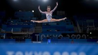 Pesenam dari Italia, Vanessa Ferrari juga menjalani latihan di Ariake Gymnastics Centre. AP/Natacha Pisarenko  