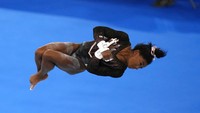 Dalam cabang olahraga ini para atlet harus menampilkan keindahan dari kombinasi berbagai pola gerak dalam senam. AP Photo/Natacha Pisarenko  